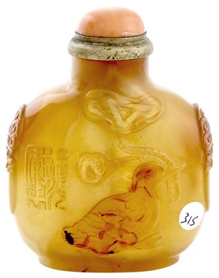 Lot 654 - Chinese Agate Snuff Bottle The compressed...