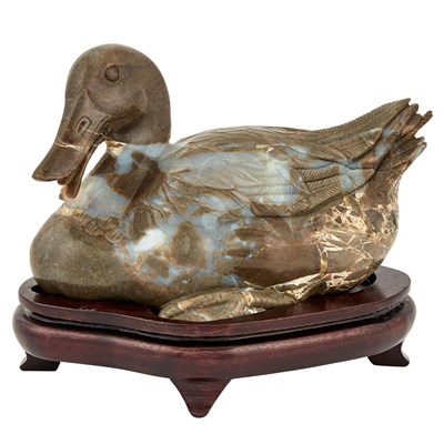 Lot 79 - Chinese Agate Duck The resting bird with the...