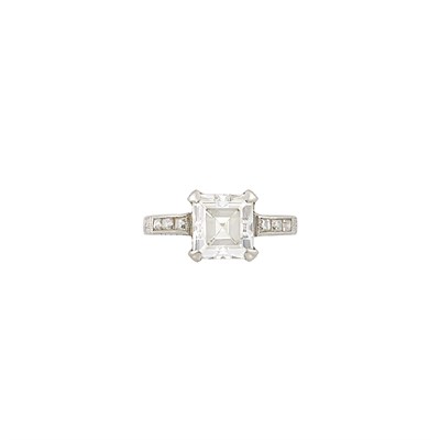 Lot 118 - Platinum and Diamond Ring