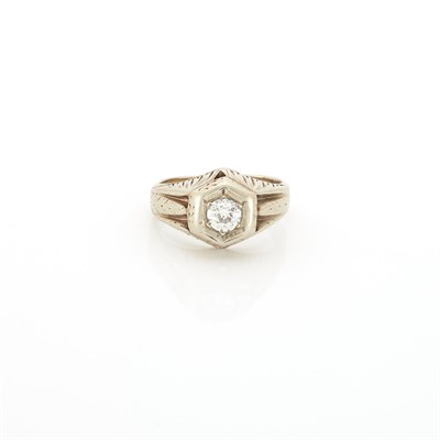Lot 1816 - White Gold and Diamond Ring