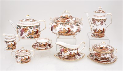 Lot 142 - Royal Crown Derby Olde Avesbury Pattern...