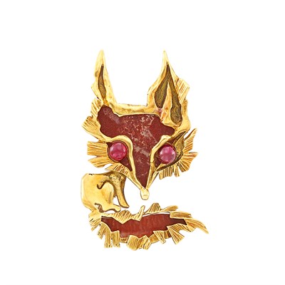 Lot 282 - Gold, Agate, and Cabochon Ruby Fox Brooch