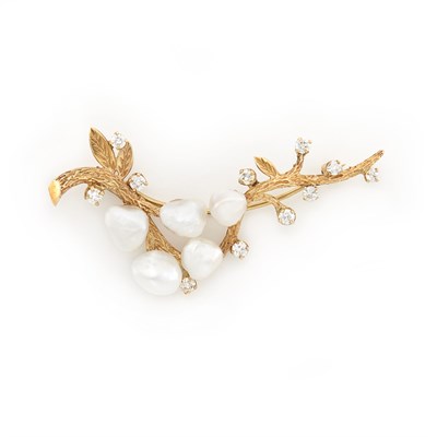 Lot 1769 - Gold, Freshwater Pearl and Diamond Pin