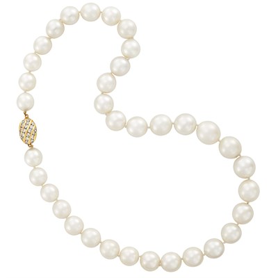 Lot 246 - South Sea Cultured Pearl Necklace with Gold and Diamond Clasp