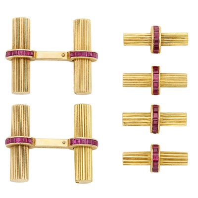 Lot 388 - Gold and Ruby Dress Set