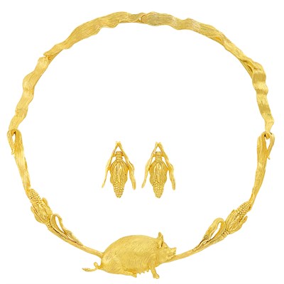 Lot 635 - Gold Corn and Pig Necklace and Pair of Gold Corn Earclips, André Harvey, Donald Pywell