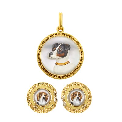 Lot 383 - Gold and Reverse Crystal Intaglio Dog Pendant and Pair of Earclips