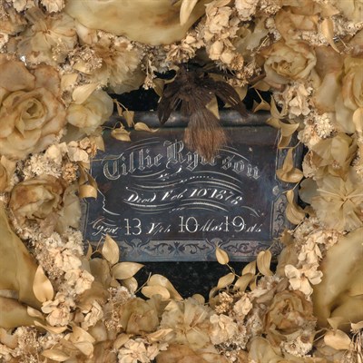 Lot 255 - Victorian Mourning Wreath 19th Century In...