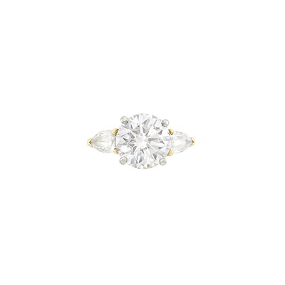 Lot 442 - Gold and Diamond Ring