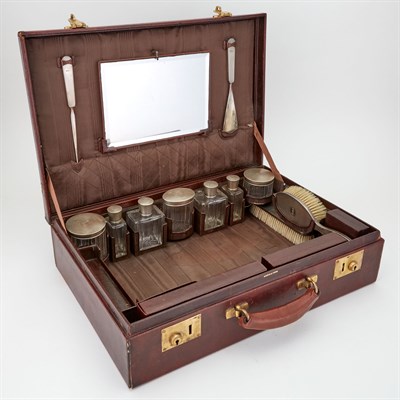 Lot 253 - Gentleman's Sterling Silver and Glass Dressing...