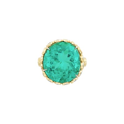 Lot 646 - Gold, Emerald and Diamond Ring