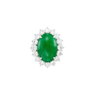 Lot 526 - White Gold, Jade and Diamond Ring