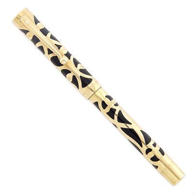 Lot 1393 - Gold and Black Lacquer Fountain Pen, Schaeffe