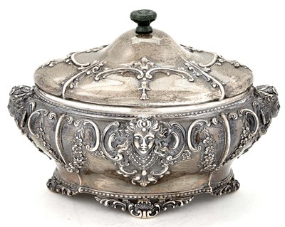 Lot 319 - Tiffany & Co. Sterling Silver Dresser Box 1891-...