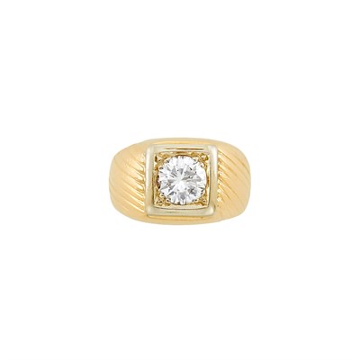 Lot 34 - Gold and Diamond Ring
