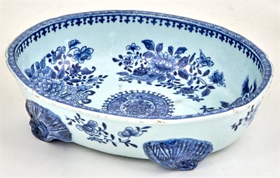 Lot 422 - Chinese Export Porcelain Blue Fitzhugh Crested...
