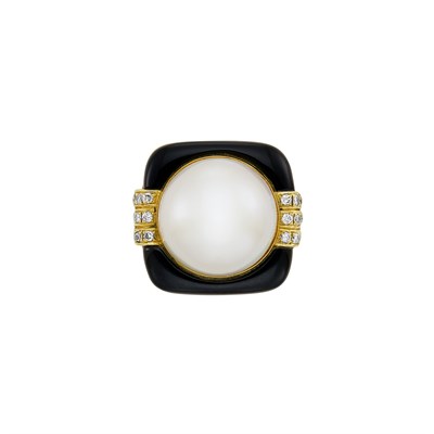 Lot 40 - Gold, Mabé Pearl, Black Onyx and Diamond Ring