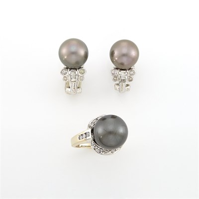 Lot 1212A - Two-Color Gold, Gray Cultured Pearl and Diamond Ring and Pair of Earrings