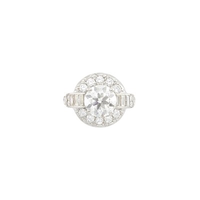 Lot 213 - Platinum and Diamond Ring