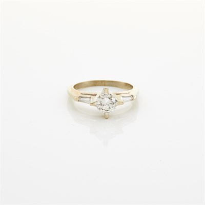 Lot 1391 - White Gold and Diamond Ring