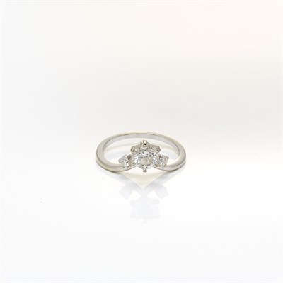 Lot 1442 - White Gold and Diamond Ring