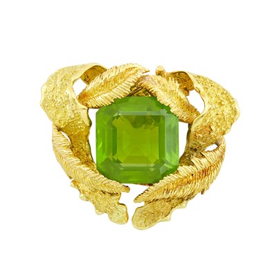 Lot 293 - Gold and Peridot Brooch