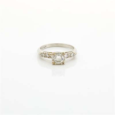 Lot 1392 - Platinum and Diamond Ring