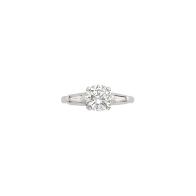Lot 604 - Platinum and Diamond Ring