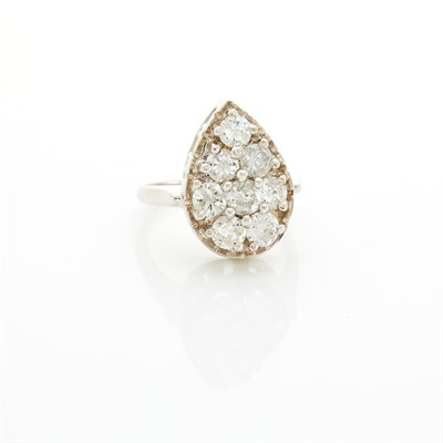 Lot 1021 - White Gold and Diamond Ring