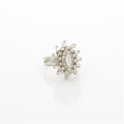 Lot 1020 - White Gold and Diamond Ring