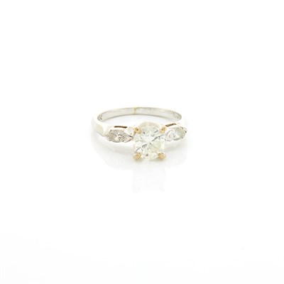 Lot 1012 - White Gold and Diamond Ring
