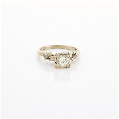 Lot 1251 - White Gold and Diamond Ring
