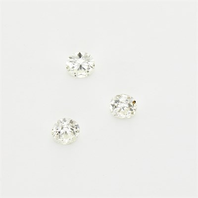 Lot 1674 - Three Unmounted Diamonds