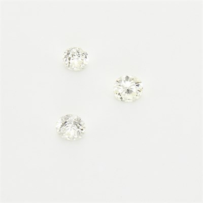Lot 1677 - Three Unmounted Diamonds