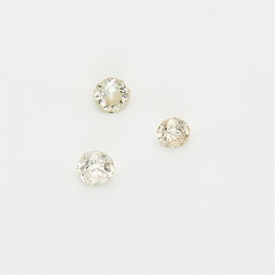 Lot 1670 - Three Unmounted Diamonds