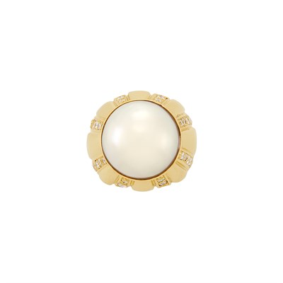 Lot 10 - Gold, Mabé Pearl and Diamond Dome Ring
