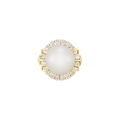 Lot 261 - Gold, South Sea Cultured Pearl and Diamond Ring
