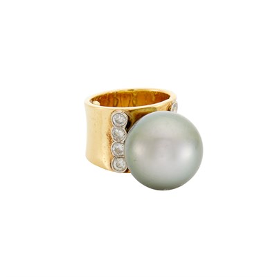 Lot 75 - Wide Gold, Gray Cultured Pearl and Diamond Band Ring
