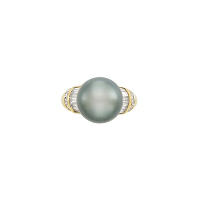 Lot 69 - Gold, Gray Cultured Pearl and Diamond Ring