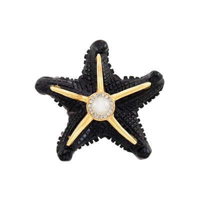 Lot 46 - Gold, Carved Agate, Cultured Pearl and Diamond Starfish Brooch