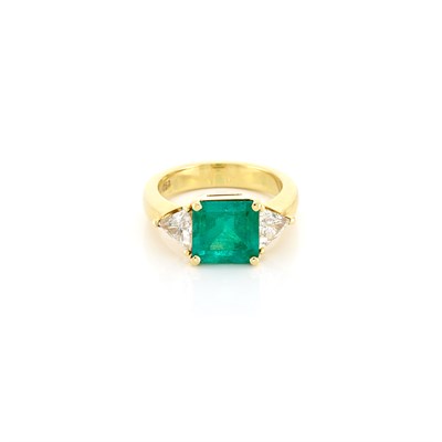 Lot 1642 - Gold, Emerald and Diamond Ring