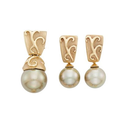Lot 78 - Pair of Gold and Gray Cultured Pearl Pendant-Earrings and Pendant with Interchangeable Pearls