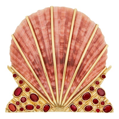 Lot 235 - Gold, Shell and Garnet Brooch