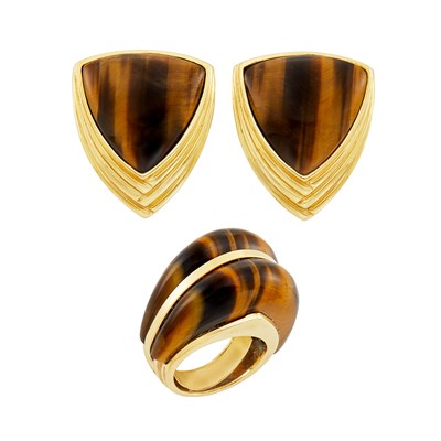 Lot 91 - Pair of Gold and Tiger's Eye Earclips and Bombé Ring