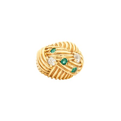 Lot 123 - Ribbed Gold, Diamond and Emerald Dome Ring