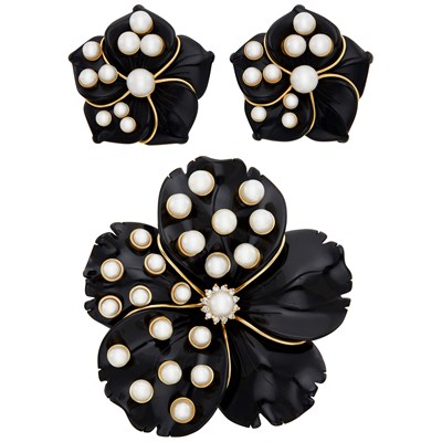 Lot 109 - Pair of Carved Black Onyx, Cultured Pearl and Gold Flower Earclips and Brooch