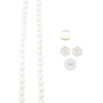 Lot 380 - Carved White Agate, Gold and Diamond Flower Ring and Pair of Earclips White Agate Bead Necklace and Gold and White Agate Ring
