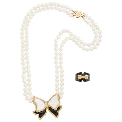 Lot 157 - Double Strand Cultured Pearl, Gold, Carved Mother-of-Pearl, Black Onyx and Diamond Bow Pendant-Brooch Necklace and Ring