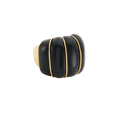 Lot 421 - Gold and Black Onyx Ring