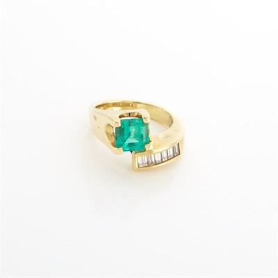 Lot 1847 - Gold, Emerald and Diamond Ring